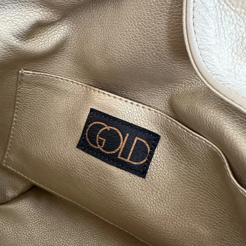 NWT gorgeous gold leather handbag. Detachable shoulder strap. Gold and beige